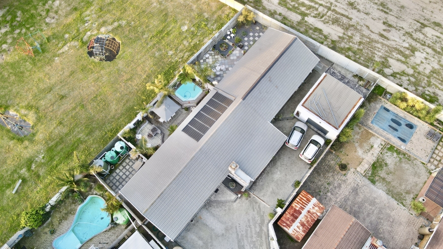 3 Bedroom Property for Sale in Loucharmante Western Cape
